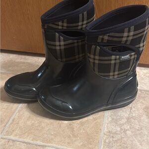 Bogs Black and Tan Plaid Waterproof Boots